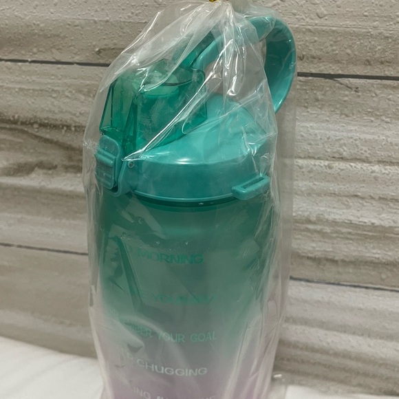 Motivational Water Bottle Straw Encouraging Green Purple 64 oz Half Gallon - Picture 4 of 4